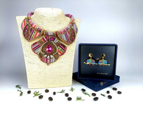 Set étnico rosado